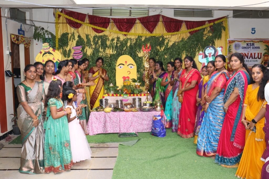 వైభవంగా కే ఎస్ ఆర్ స్కూల్లో బోనాల పండుగ