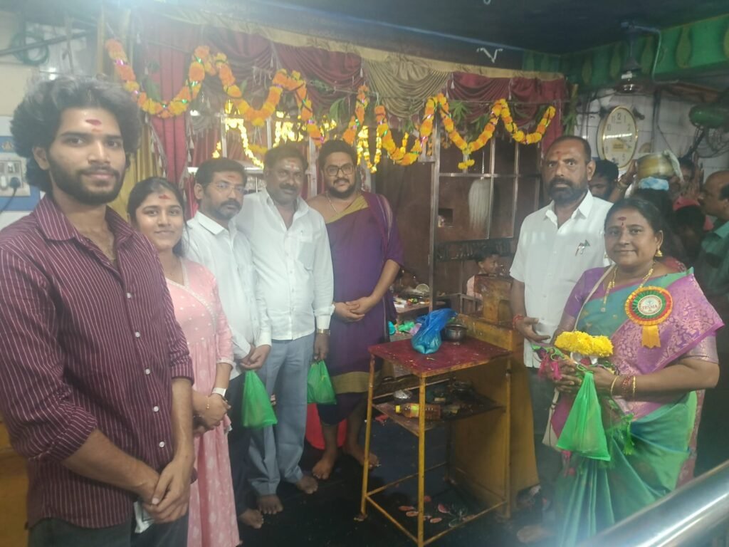 పాల్వంచ పెద్దమ్మ తల్లిని దర్శించిన మున్సిపల్ చైర్‌పర్సన్