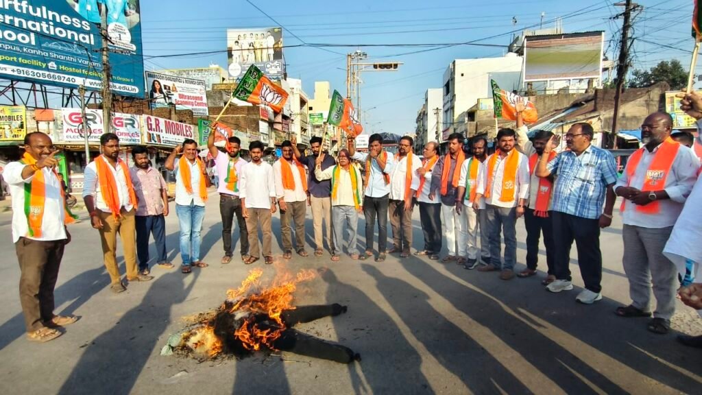 *ముఖ్యమంత్రి రేవంత్ రెడ్డి వ్యాఖ్యలకు నిరసనగా దిష్టిబొమ్మ దహనం*