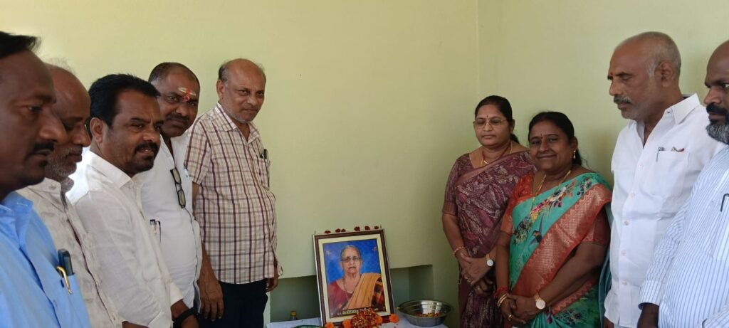 ఒంటికొమ్ము సుశీలమ్మ కుటుంబాన్ని పరామర్శించిన