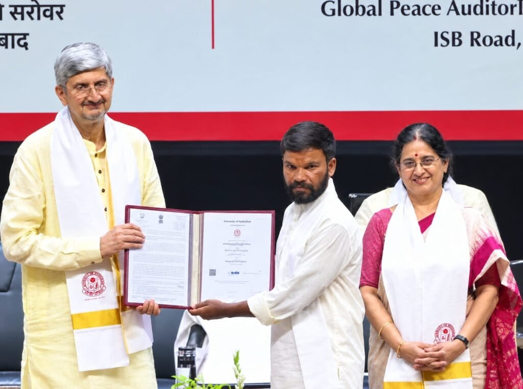 *పేదరికాన్ని అధిగమించి డాక్టరేట్ పట్టా సాధించిన దూసకల్ ముద్దుబిడ్డ*