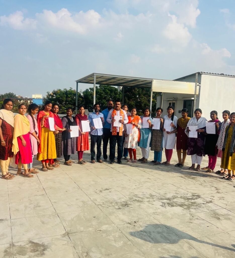 పట్టభద్రుల ఎన్రోల్ మెంట్ కార్యక్రమంలో పాల్గిని తన పేరుని నమోదు చేసుకున్న డాక్టర్ బంగ్ల లక్ష్మికాంత్ రెడ్డి గారు.