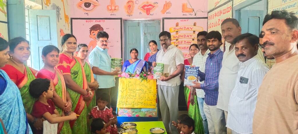 చిన్నారుల సంపూర్ణ ఆరోగ్యమే ధ్యేయం.తొలిముద్ద కార్యక్రమం ప్రారంభం  సీనియర్ నాయకులు ఒంటికొమ్ము యుగంధర్ రెడ్డి,