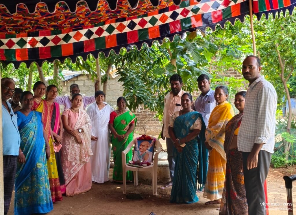 మహాత్మా గాంధీ, ప్రధాని మోదీ జన్మదినాల సందర్భంగా ‘మై భారత్’ వాలంటీర్ వెంకట భవాని దిగుటి ఆధ్వర్యంలో సేవా కార్యక్రమాలు