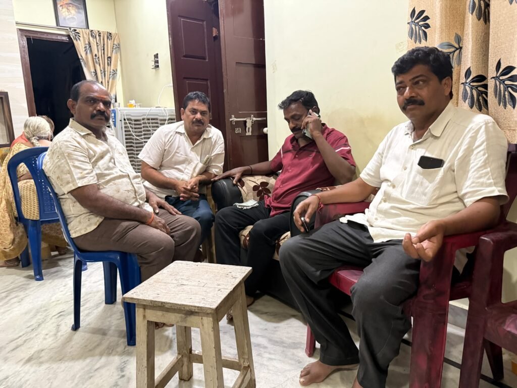 దారం శ్రీనుకు పట్టణ ప్రముఖుల పరామర్శ
