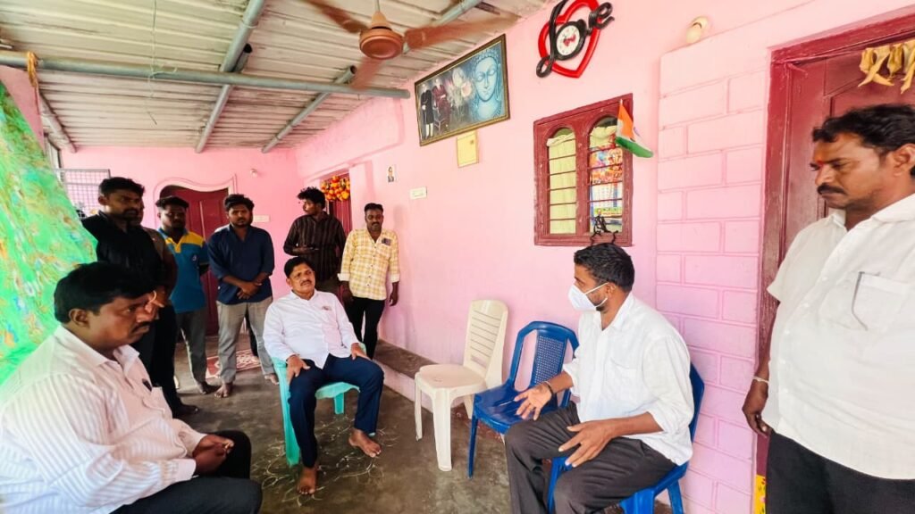 అనారోగ్యంతో బాధపడుతున్న వ్యక్తిని పరామర్శించిన  గుడిపూడి నవీన్ రావు