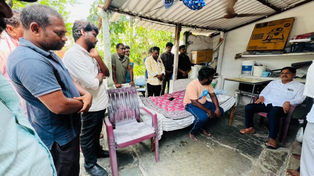 అనారోగ్యంతో విశ్రాంతి తీసుకుంటున్న డేవిడ్ రాజ్‌ను పరామర్శించిన  గుడిపూడి నవీన్ రావు