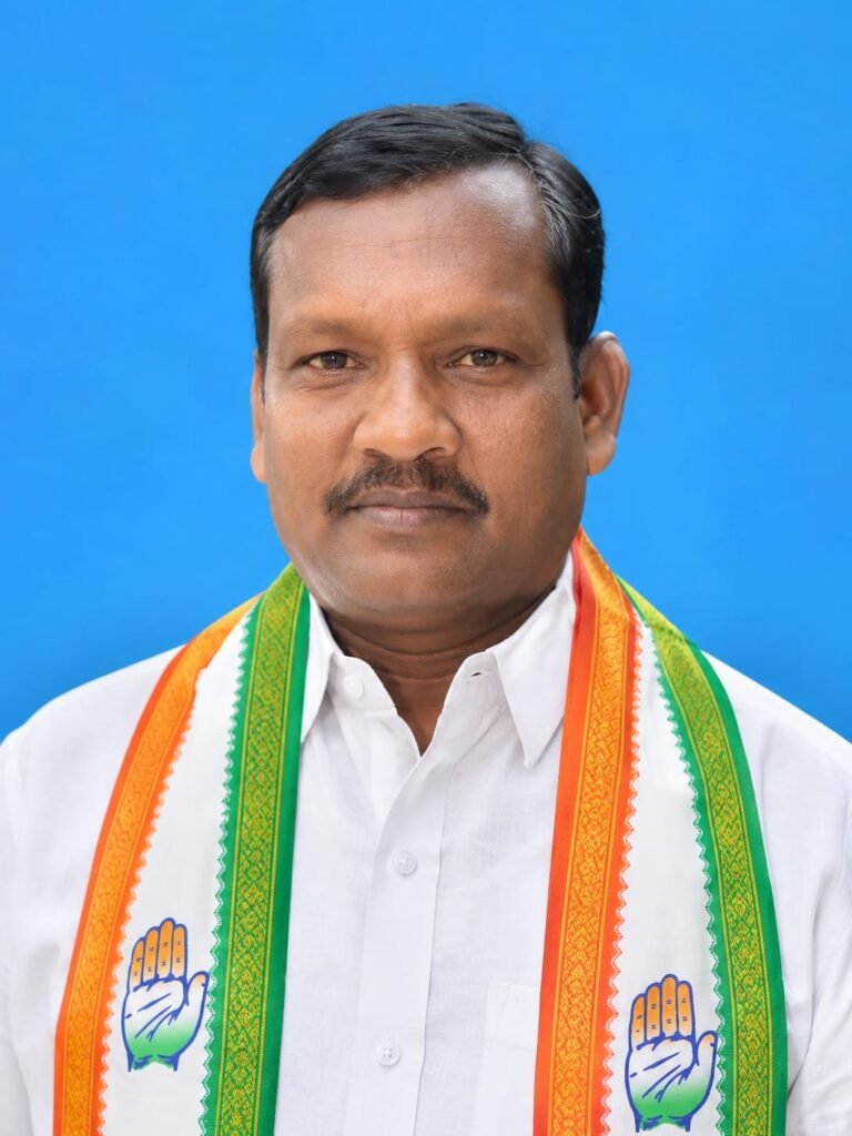 మూడో వార్డు ప్రజలకు బతుకమ్మ పండుగ శుభాకాంక్షలు  కాంగ్రెస్ పార్టీ మూడో వార్డు అధ్యక్షులు అనంతగిరి శ్రీను