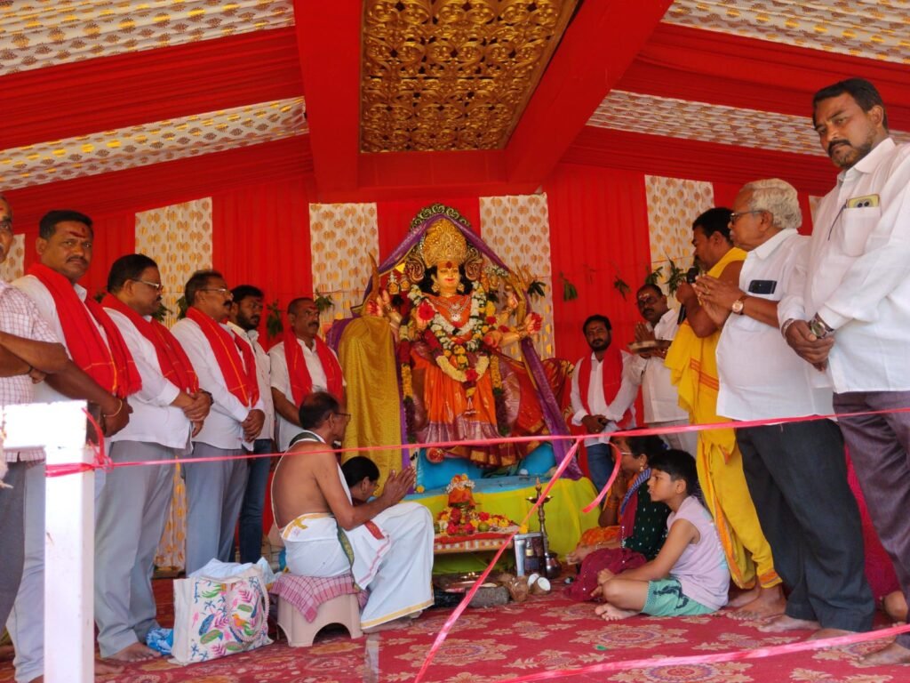 దుర్గామాత అమ్మవారికి ప్రత్యేక పూజలు నిర్వహించిన డీసీసీ ప్రధాన కార్యదర్శి వీసారపు శ్రీపాల్ రెడ్డి