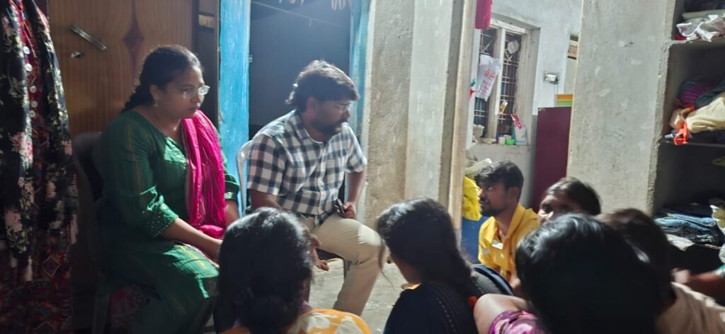 నీటి కుంటలో పడి మృతి చెందిన బాలుడి కుటుంబానికి వైద్యులు పరామర్శ