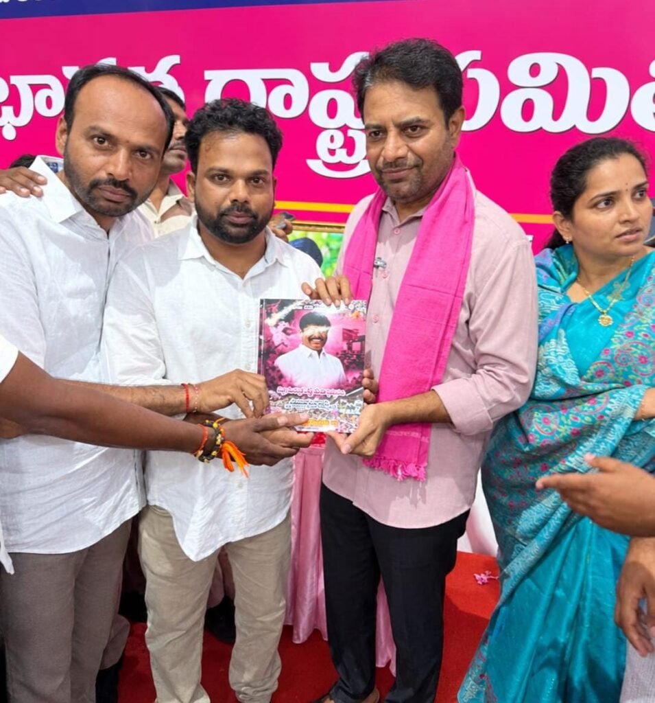 ‘జన నాయకుడు’ పెద్ధి పుస్తకాన్ని ఆవిష్కరించిన కేటీఆర్