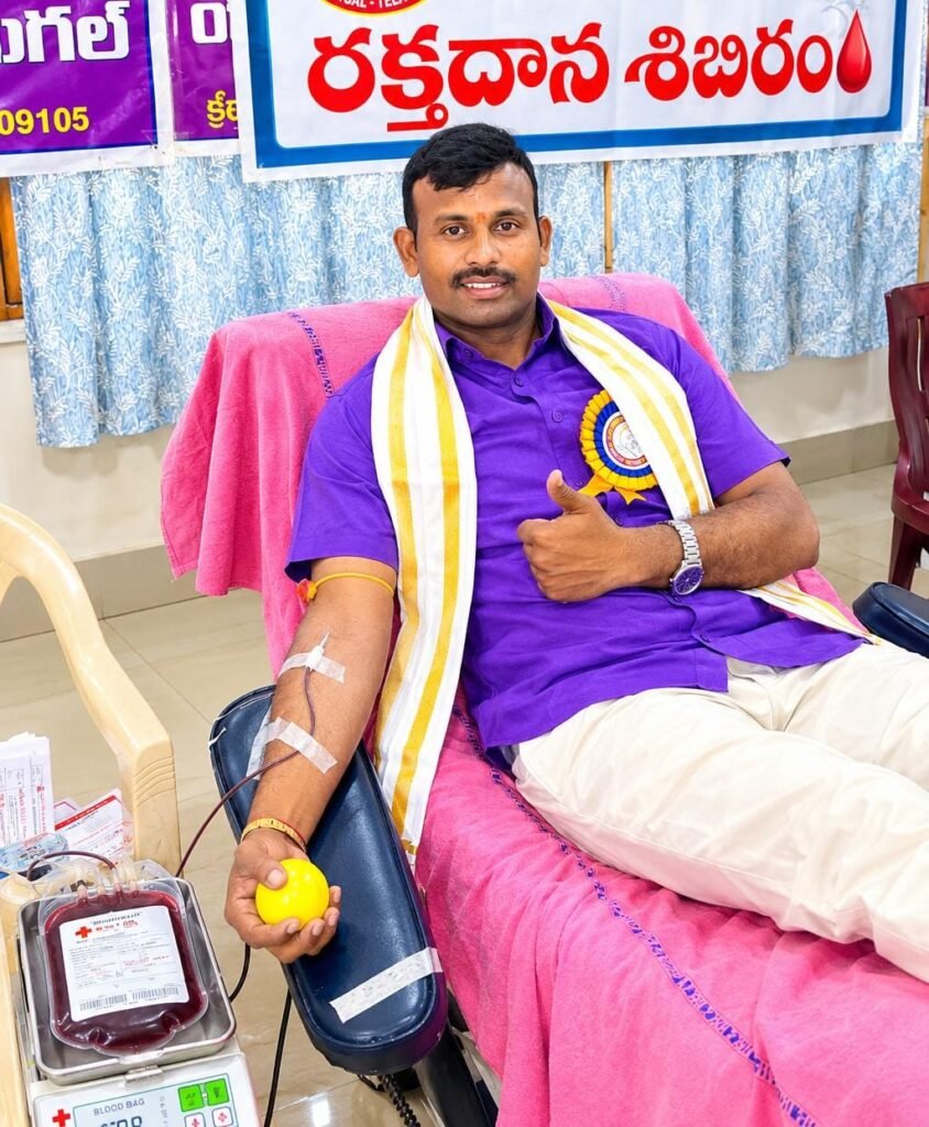 39వ సారి రక్తదానం చేసిన స్విమ్మర్ రాజు